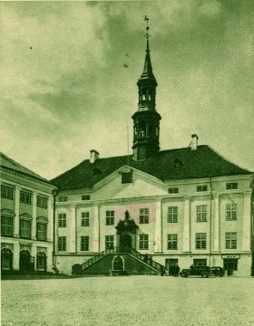 Нарвская ратуша: сохранить так, как было восстановлено после войны Нарвская ратуша: сохранить так, как было восстановлено после войны