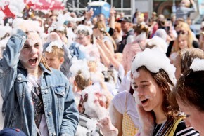 Нарвитяне помогли устроить детский праздник в Йыхви