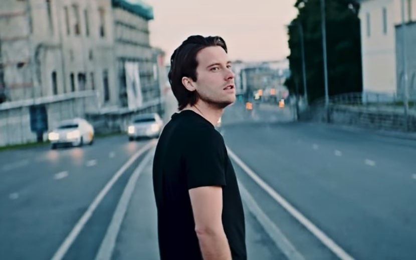 Виктор Крон опубликовал снятый в Таллинне видеоклип