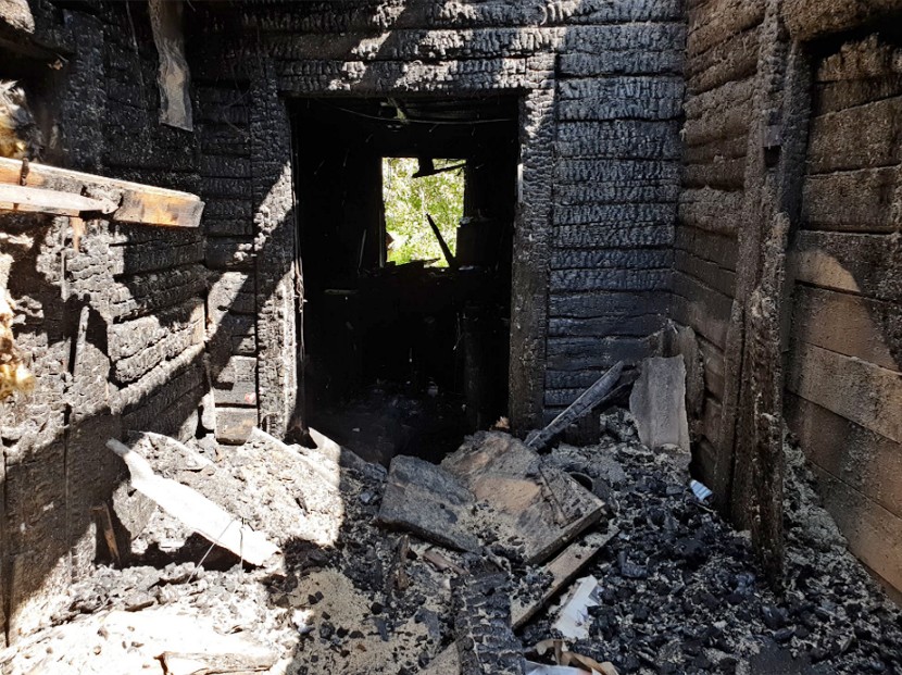 Трагедия: 16-летнего юношу сожгли в собственном доме, задержаны двое