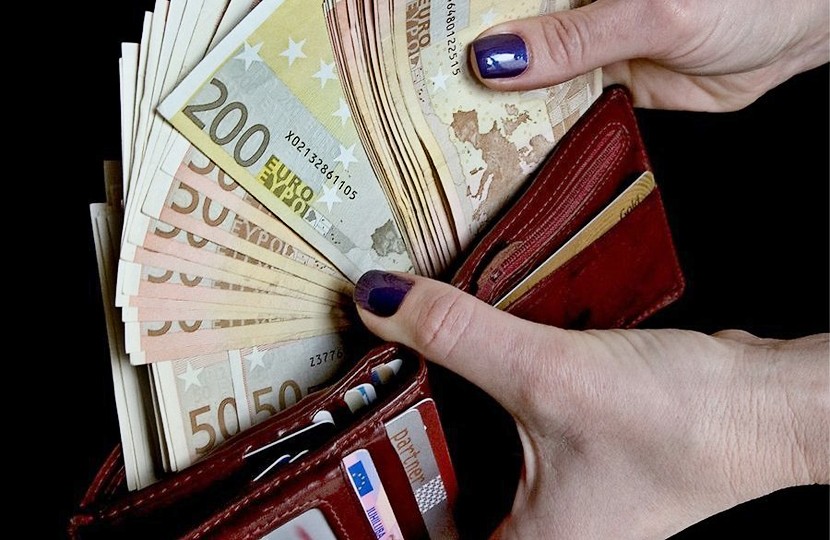 Центристская партия: минимальная зарплата должна вырасти до 40% от средней брутто-зарплаты