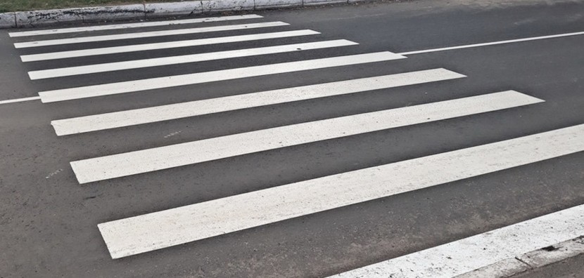 В Нарве автомобиль сбил на пешеходном переходе 23-летнего мужчину