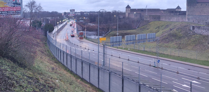 Россиянин, попавшийся на нарвской границе с поддельной автомобильной страховкой, отделался легко