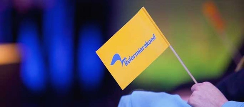 Рейтинг популярности партий возглавляет Партия реформ