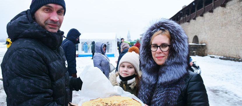 Организаторы нарвской Масленицы прокомментировали сожжение «Юли» и «Лидочки». В конкурсе на самый большой блин было всего два участника, а победитель получил пылесос