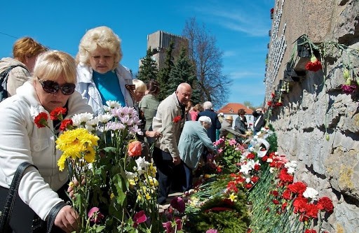 «Чтобы вообще не запретили». В Нарве празднование 9 Мая перенесут с Петровской площади в Липовую ямку