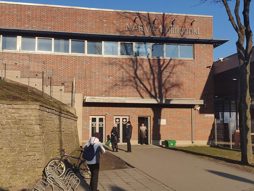 Нарвитяне пока не бегут в Ивангород за телевизорами, смартфонами и золотом