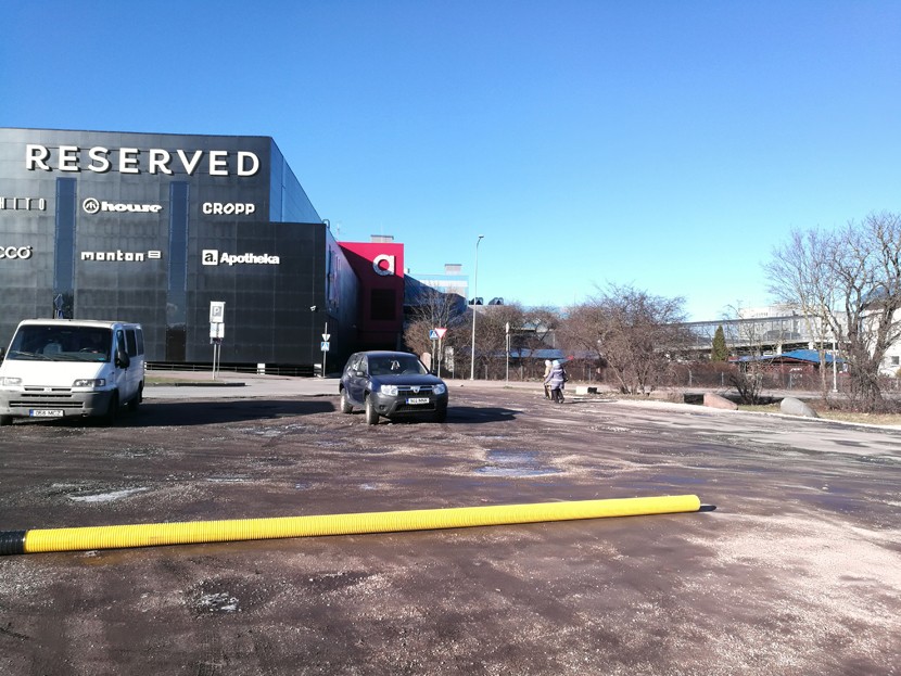 Дороги как бы и нет, но движение есть