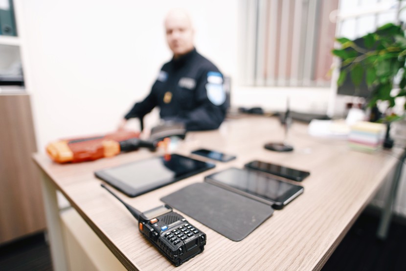 Найденную вещь следует передать полиции