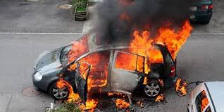 В Нарве взят под стражу мужчина, который угрожал своей бывшей спутнице жизни и поджег машину