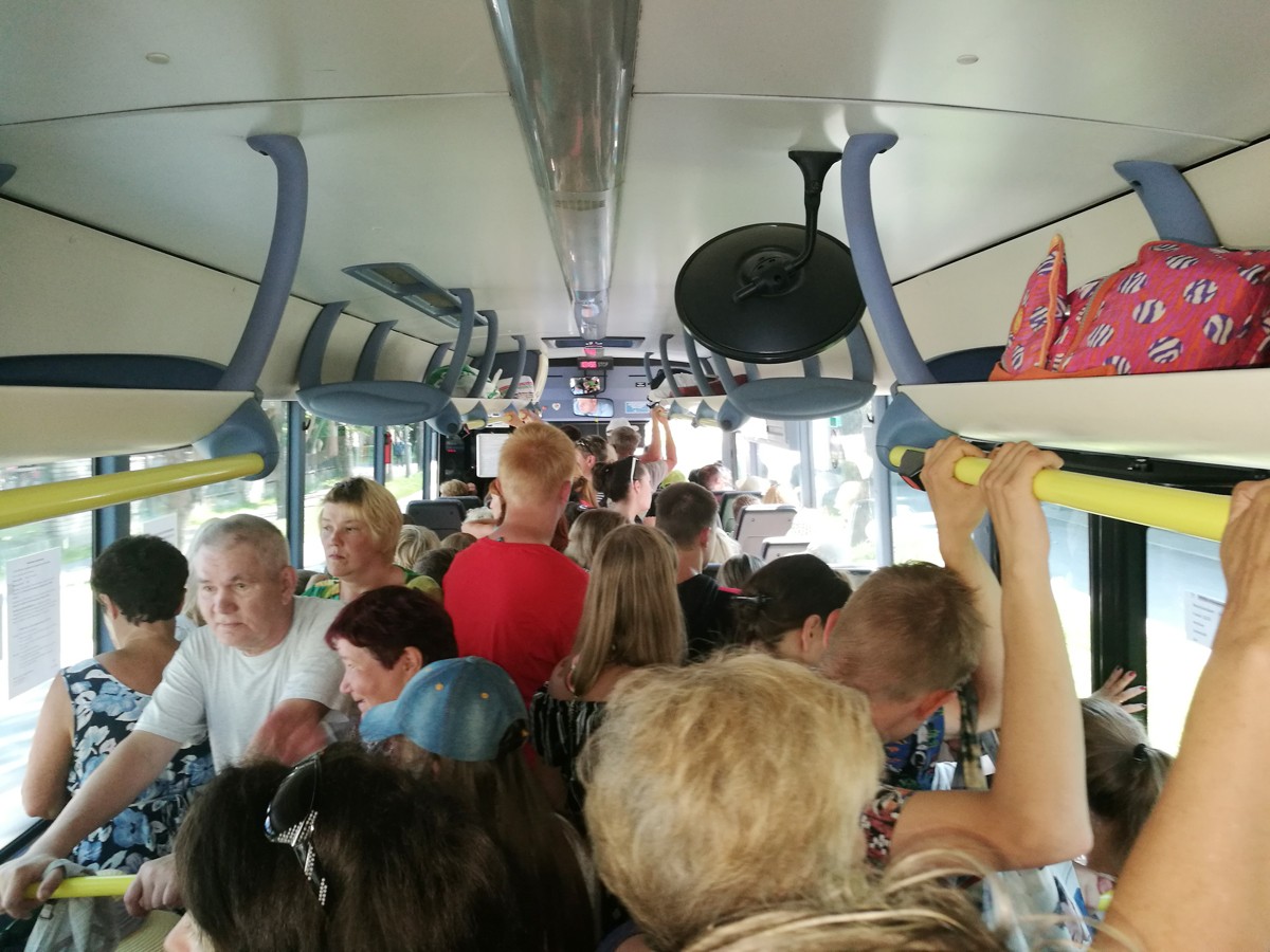 Для предотвращения распространения COVID-19 в Ида-Вирумаа на линии выведут дополнительные автобусы