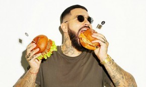 Проткнул губу медицинской иглой и повесил плакат Джигана на стену: прямой эфир Насти Ивлеевой с Тимати