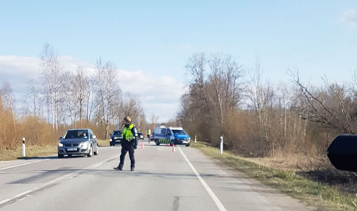 На дороге из Нарвы в Нарва-Йыэсуу Mercedes сбил пожилого велосипедиста. Мужчина умер