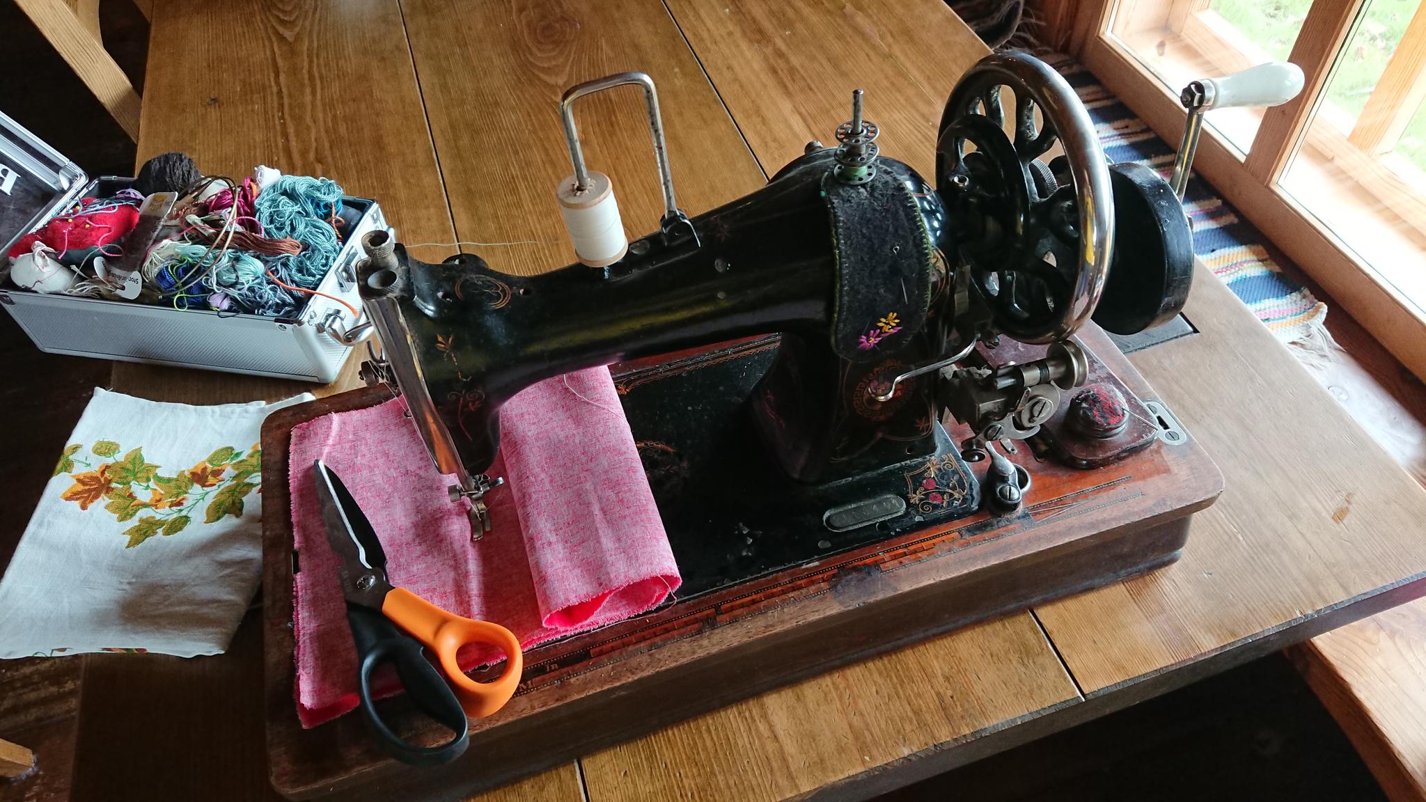 Участники акции «Очистим Эстонию от вируса» за день изготовили более 6000 масок