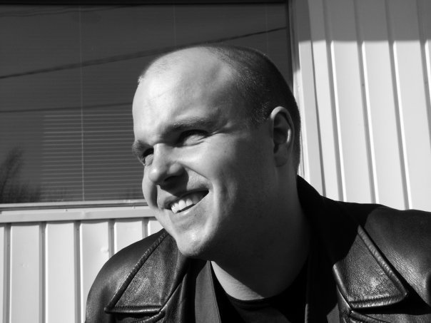 Пьяная женщина тяжело ранила своего мужа, известного эстонского инструктора по стрельбе, ранее выступавшего за право на оружие для каждого