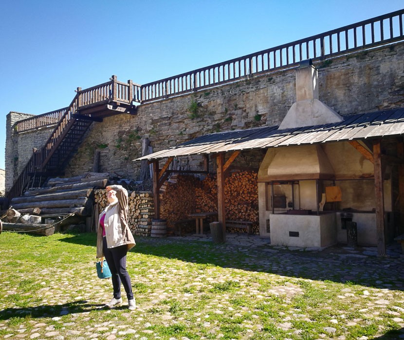 ФОТО: После долгого перерыва Нарвский замок и его Северный двор открылись