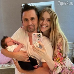 Солист группы Muse впервые показал крошечную дочку