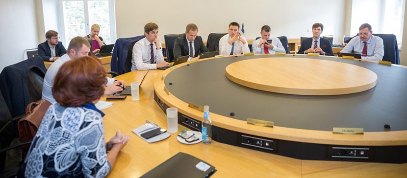 Премьер-министр известил президента об отставке правительства