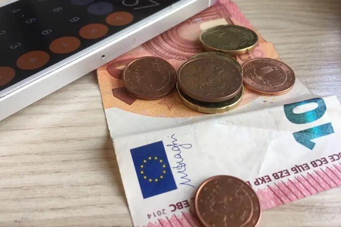 В странах Балтии одна из самых невысоких минимальных зарплат