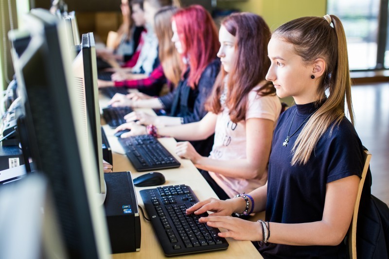 В общеобразовательных школах начинаются опросы удовлетворенности