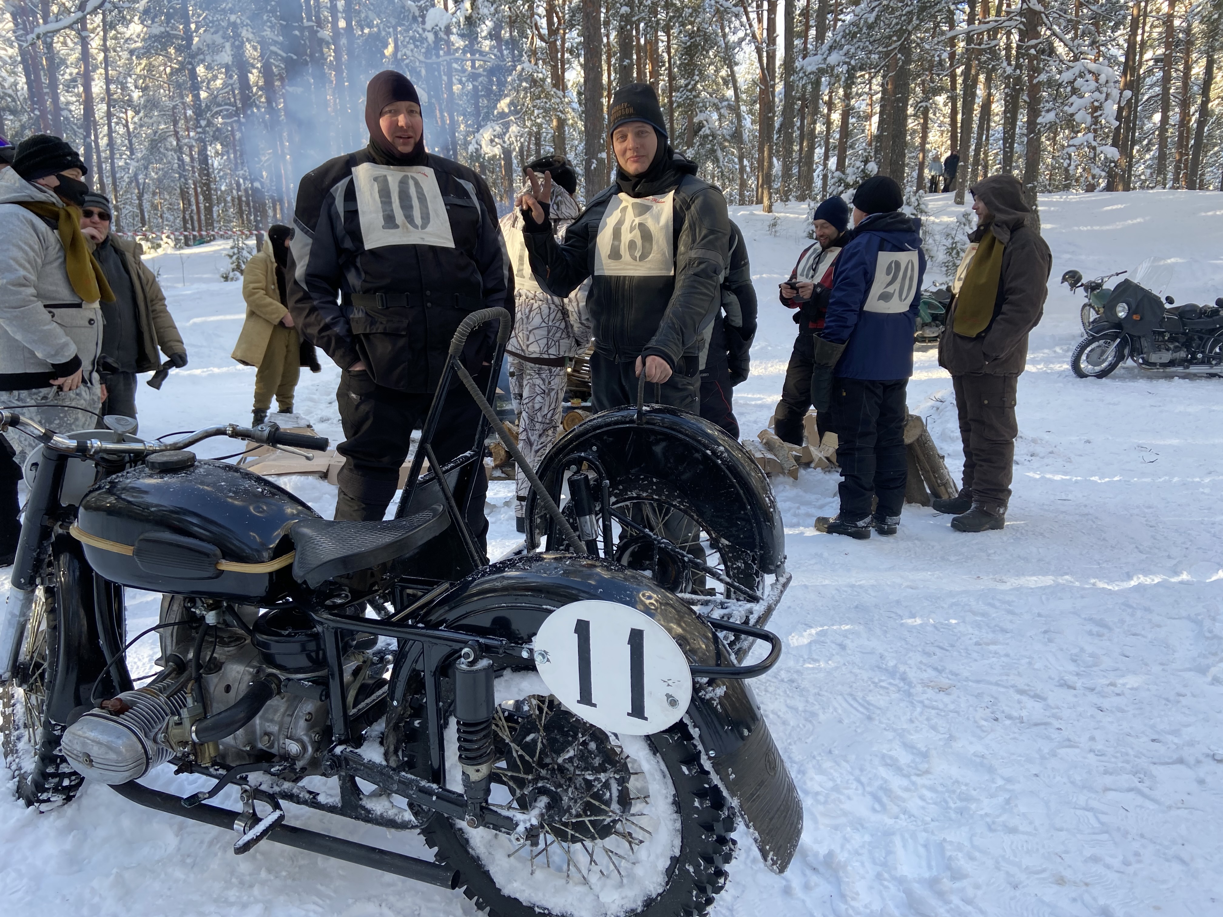 По морозу на мотоциклах прошлого века