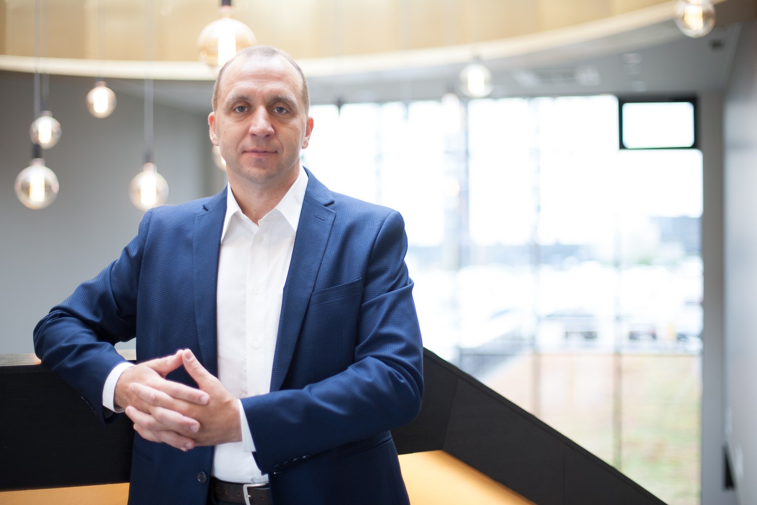 И пишут проекты, и потом их ведут. Как это возможно?