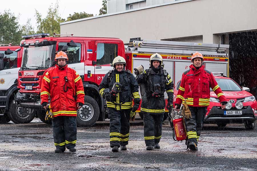 Начинается вакцинация спасателей и полицейских
