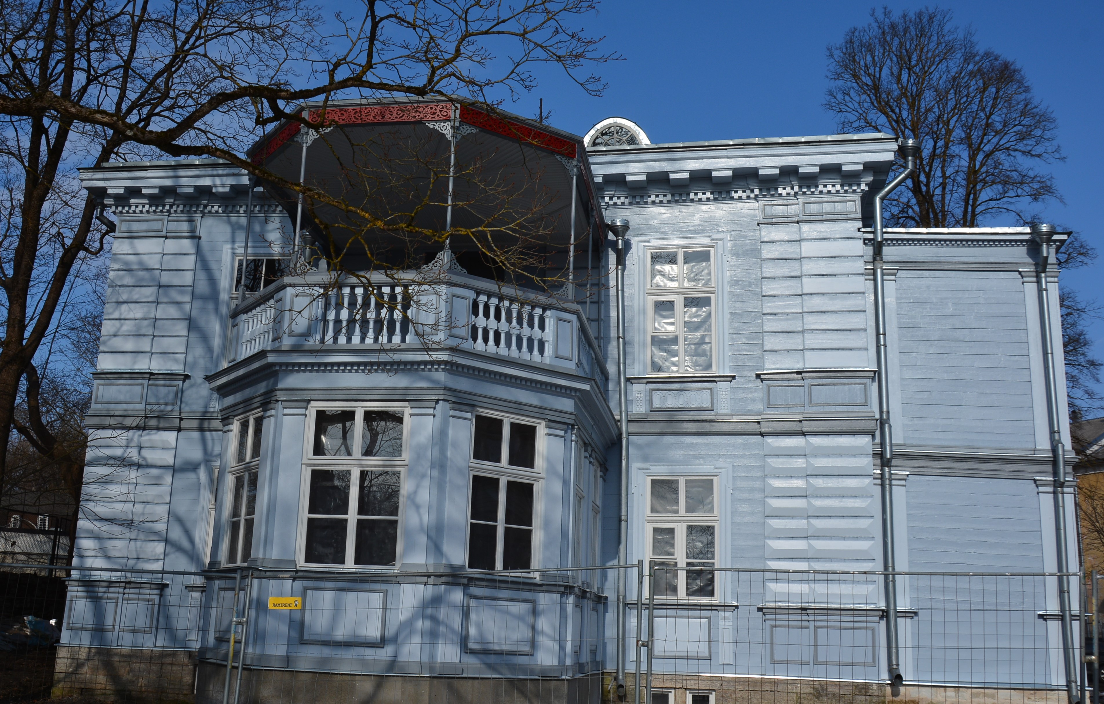 «Директорский» дом на Козе: фасад восстановлен, что будет внутри – пока секрет