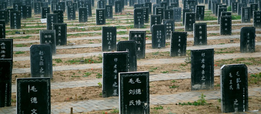В Китае туристов вместо экскурсии отвезли на кладбище