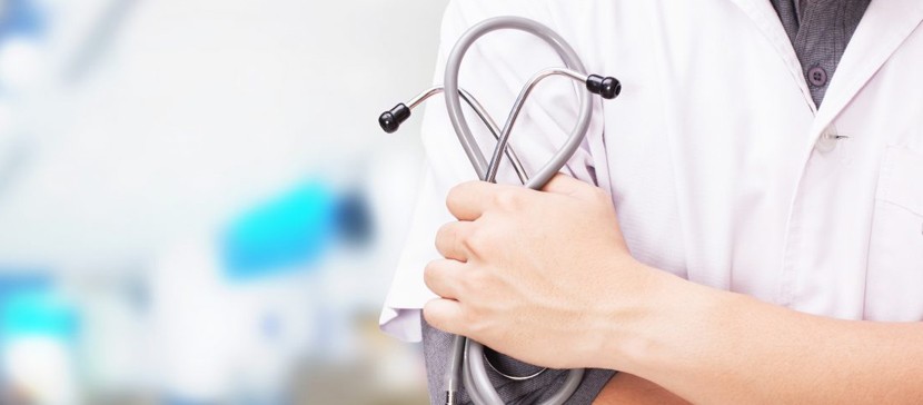 Больничная касса будет доплачивать медикам за вакцинацию