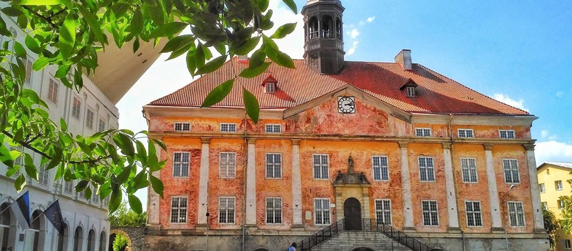 В Нарве начались работы по реконструкции городской ратуши