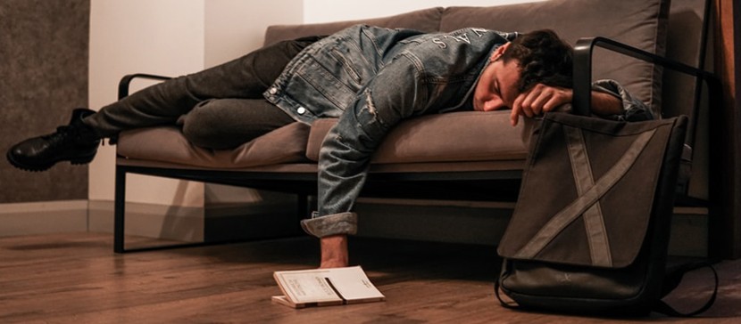 Спящего 300 дней в году индийца назвали королем демонов