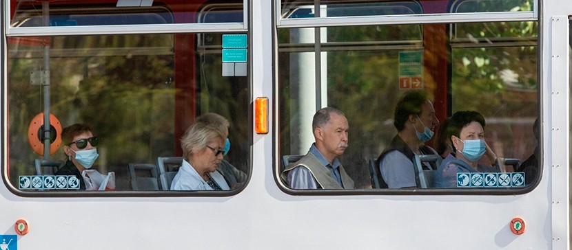 За проезд в общественном транспорте без маски - штраф 400 евро