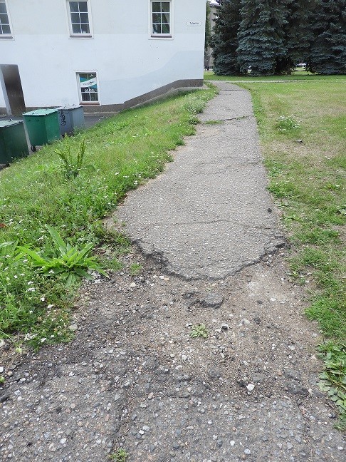 Почему не требуют порядка от исторических зданий в центре Нарвы?