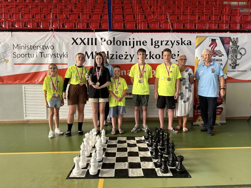 Нарвские шахматисты заняли 2 место на спартакиаде в Польше