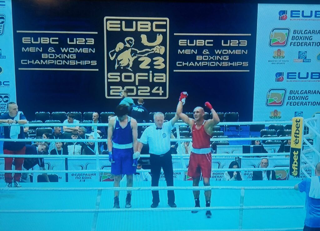 Антон Виноградов (справа). Скриншот Facebook