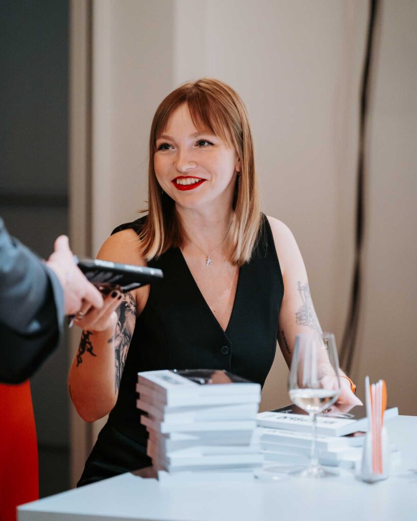 Diana Kharlamova presented her debut book in Narva
