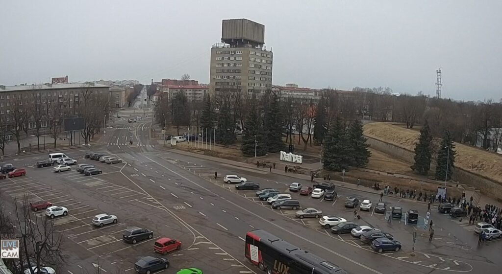 Foreigners with prohibited symbols and other people’s documents were detained at the Narva border post
