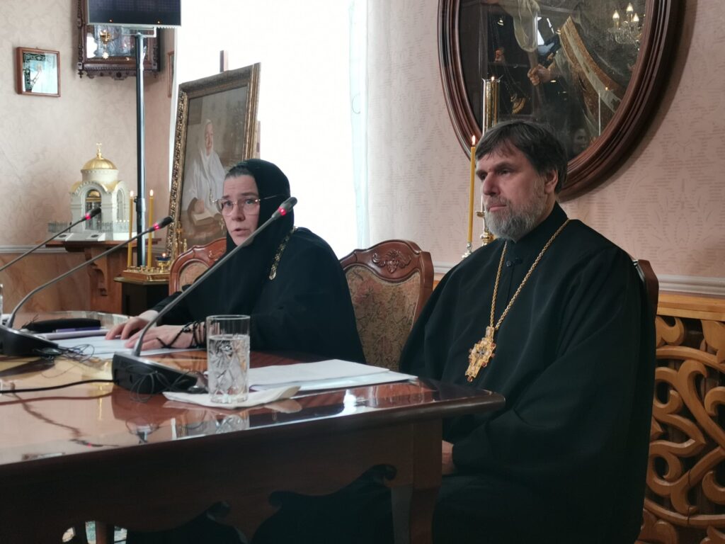 The abbess of Filaret: « We are forced to be an apple of contention »