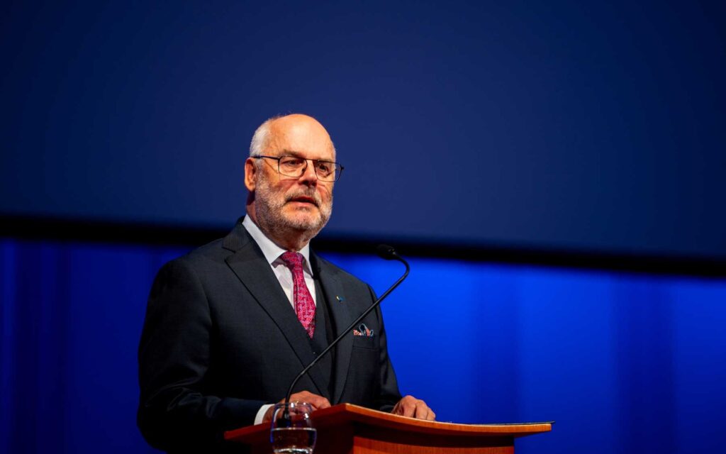 Alar Caris proclaimed a change in the Constitution Er