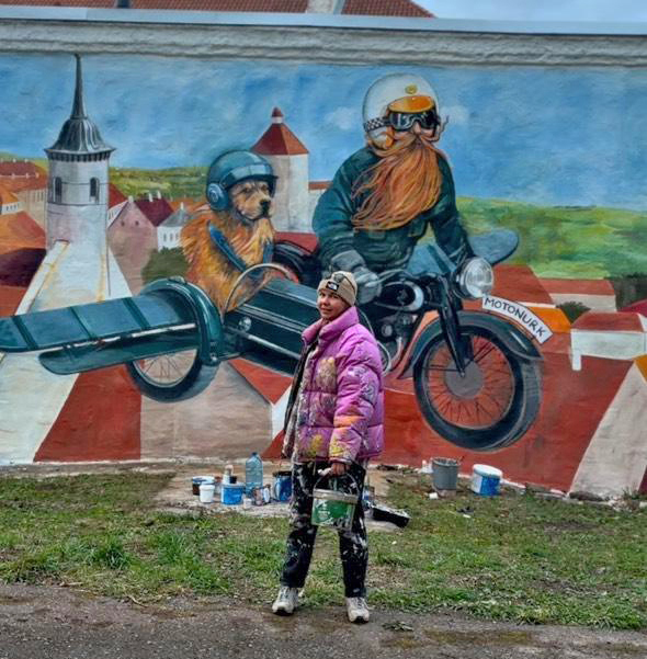In Narva, Mural is almost ready, on which the old Narva will be supplemented by motorcycles of the future