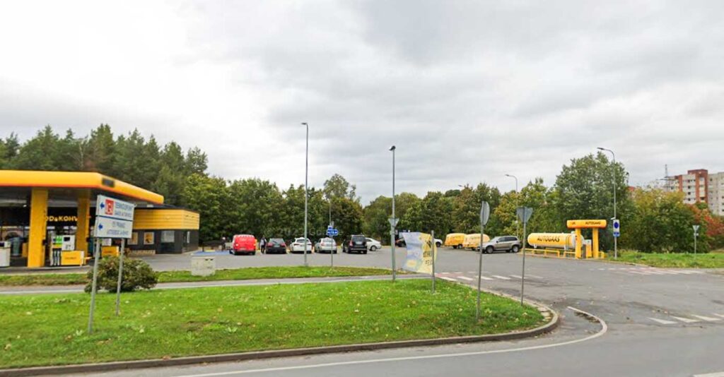 If a large shopping store appears at the entrance to Narva, then perhaps by some miracle