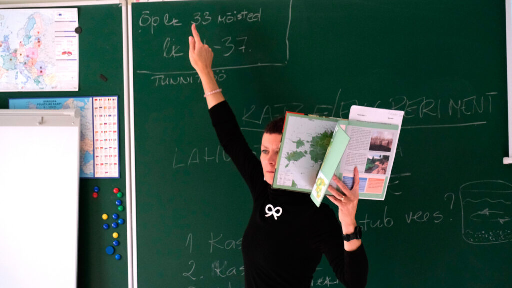 Missing school teachers will begin to search among Narvites