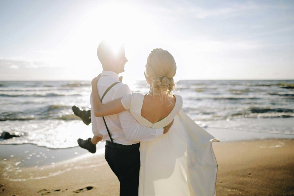 Poll: How much is it customary to put in an envelope, going for a wedding?