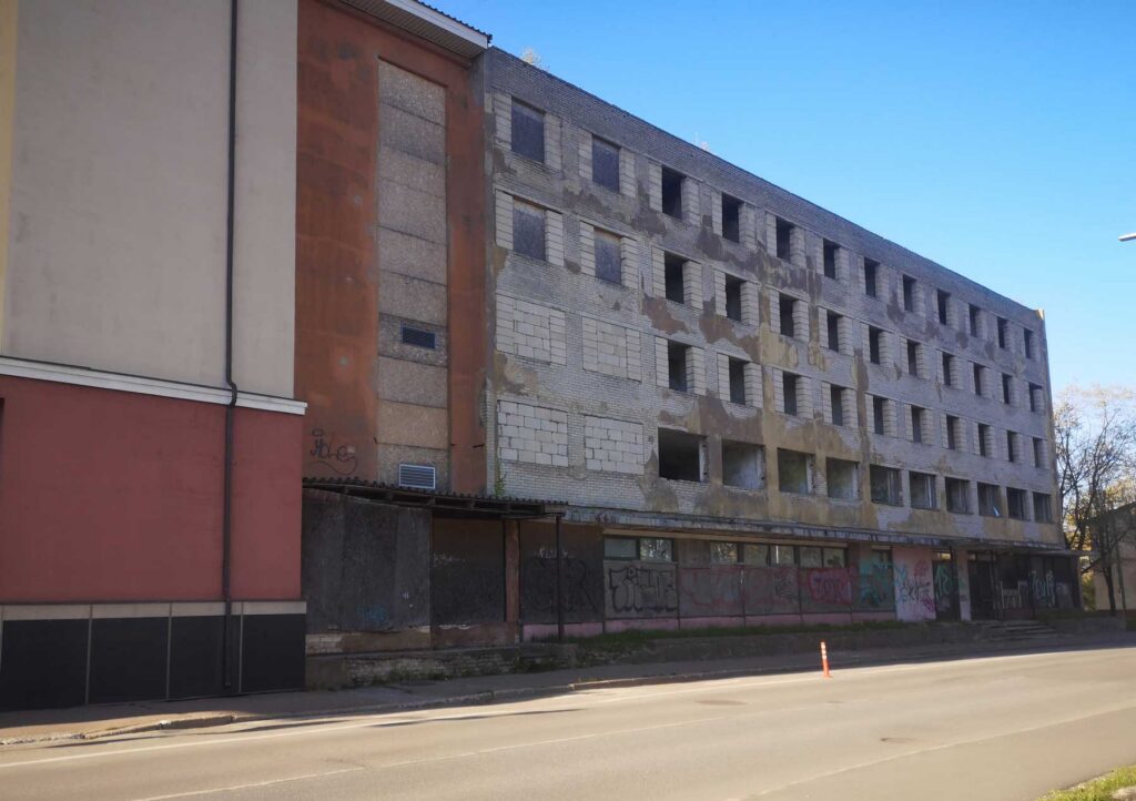 Old Narva buildings: you can not leave