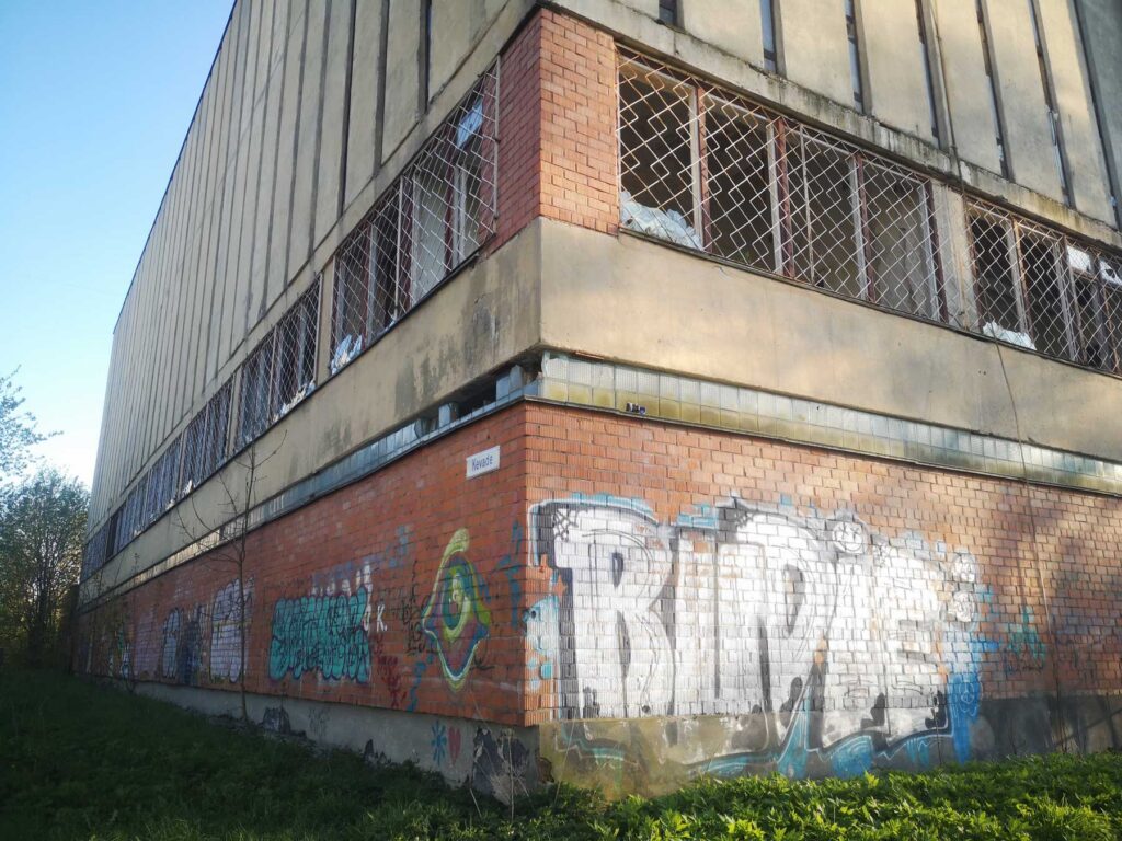 The former telephone station confuses the Narvityans with its appearance, but is only ready to lightly ennoble