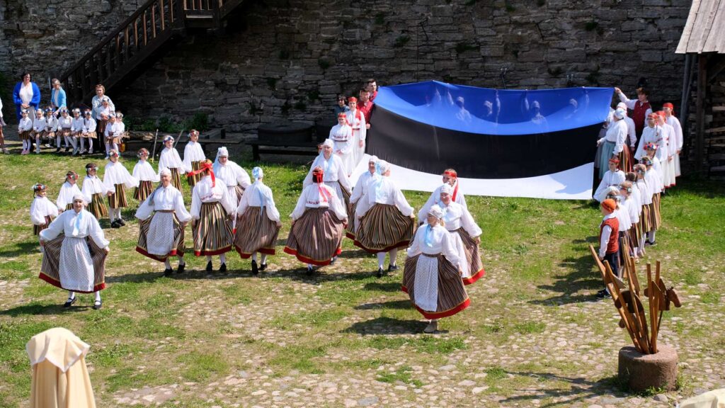 Photo | On Narva, the Flag Day of Estonia was celebrated by the passage of a historical quest