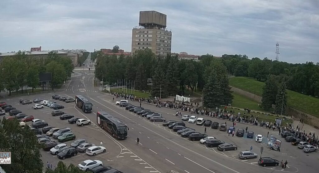 Tarot-Evgrafov: the opening of the Narva-1 point at night will not solve the problem of queues on the border